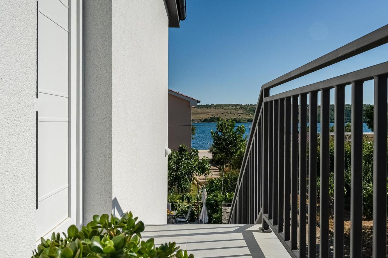 Apartment By The Sea Posedarje Exterior photo